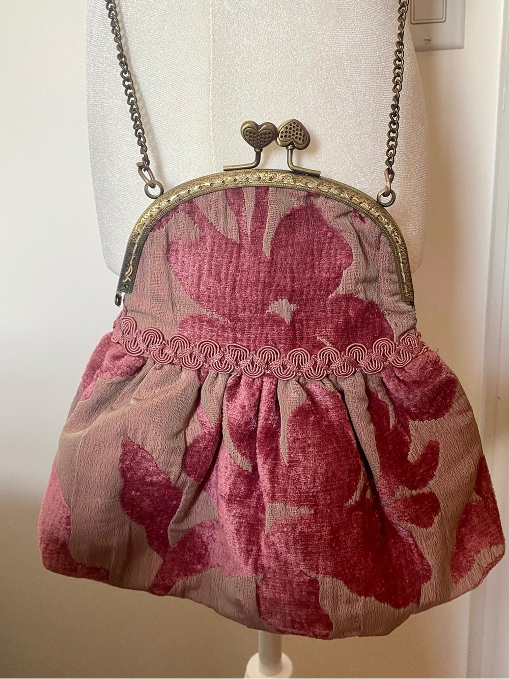 Vintage Floral Chenille Kiss Lock Handbag Pink Purple Heart Clasp Chain Purse